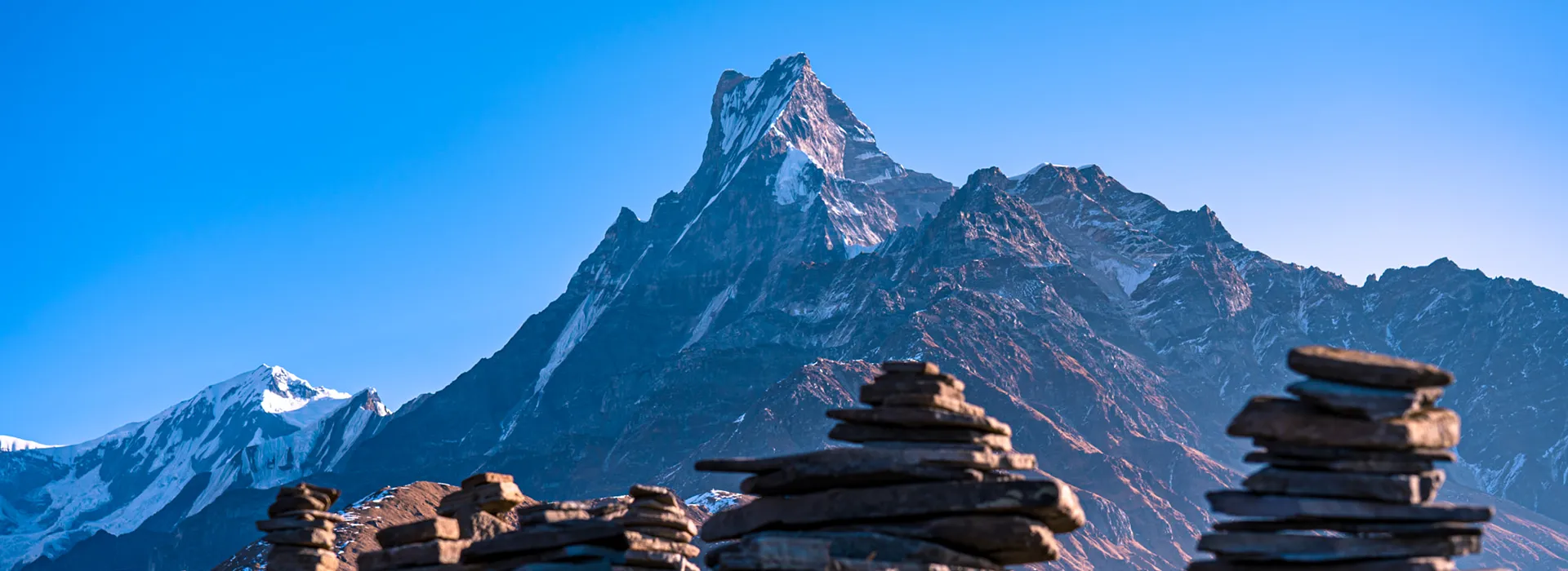 https://www.everestsummittreks.com/wp-content/uploads/2025/02/main-banner-1.webp