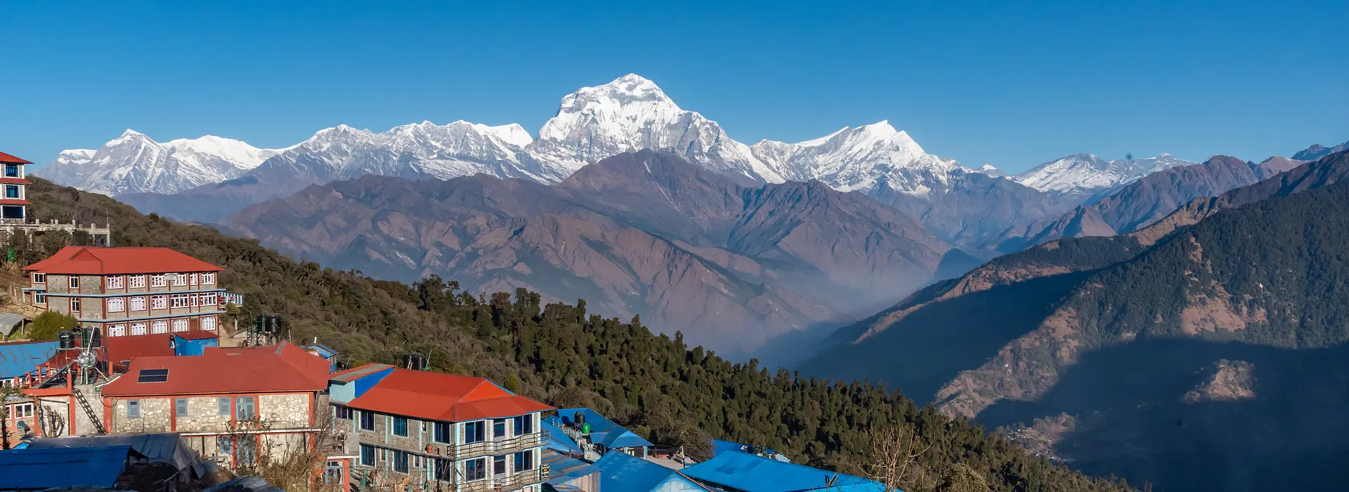 https://www.everestsummittreks.com/wp-content/uploads/2025/02/main-banner-3.webp