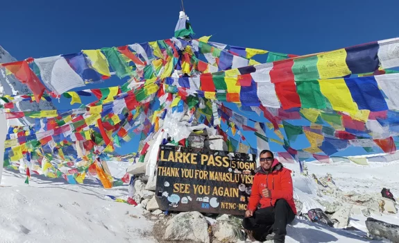 Larke Pass on our Manaslu circuit trek